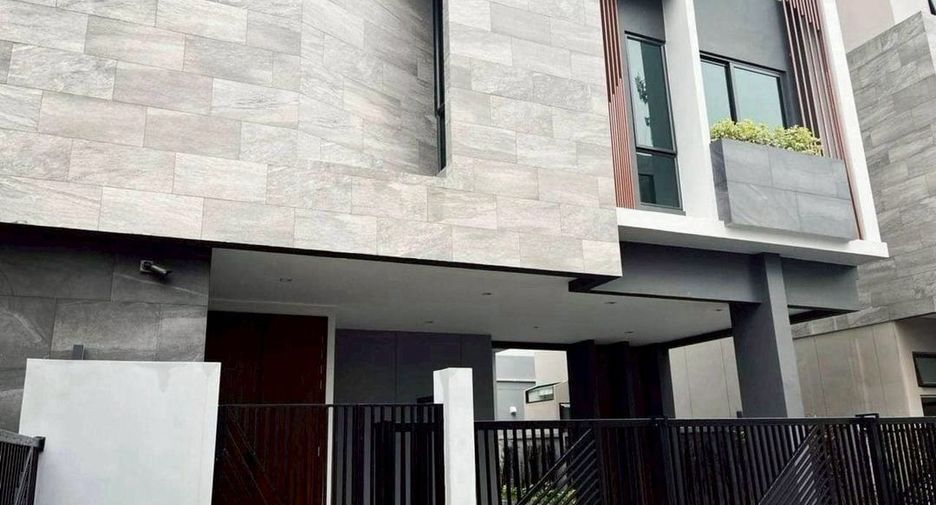 Haus zur Miete und zum Kauf mit 4 Zimmer in Suan Luang, Bangkok