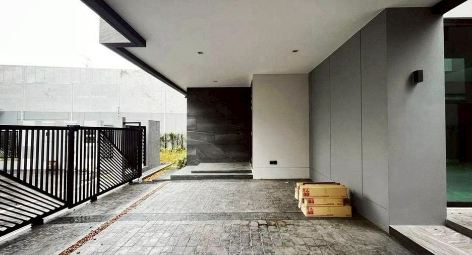 Haus zur Miete und zum Kauf mit 4 Zimmer in Suan Luang, Bangkok