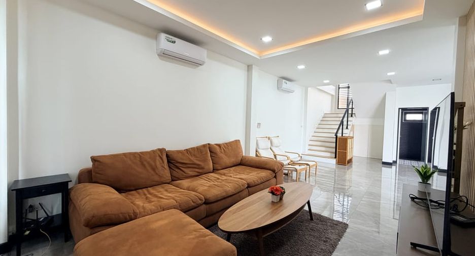 À louer 3 chambres villa à Bang Lamung, Chonburi