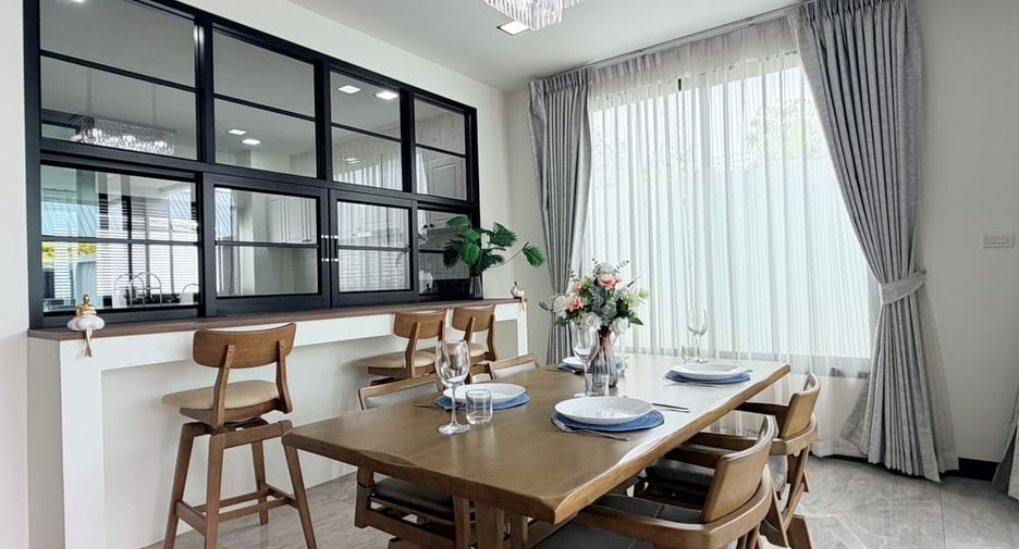 À louer 3 chambres villa à Bang Lamung, Chonburi