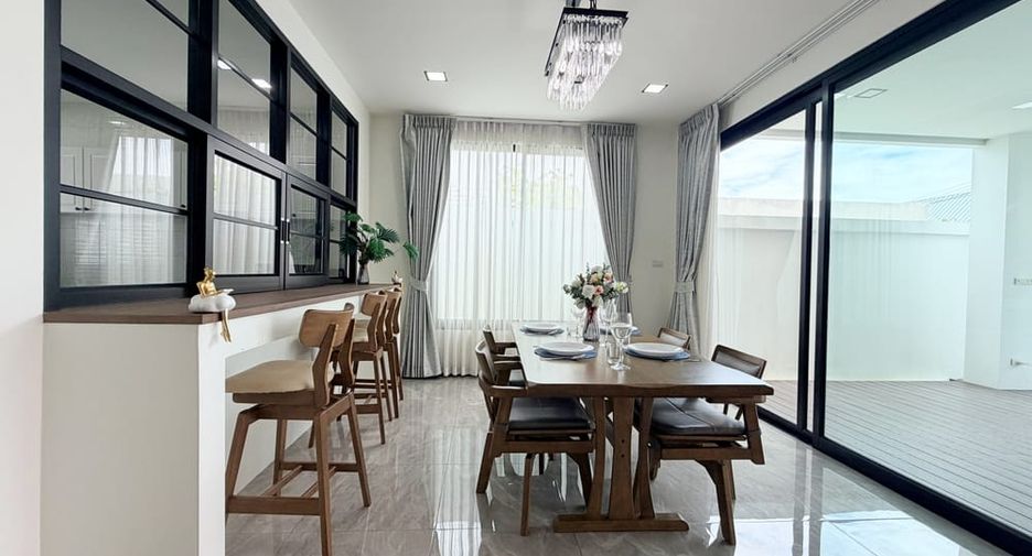 À louer 3 chambres villa à Bang Lamung, Chonburi
