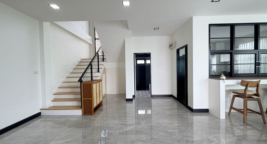À louer 3 chambres villa à Bang Lamung, Chonburi