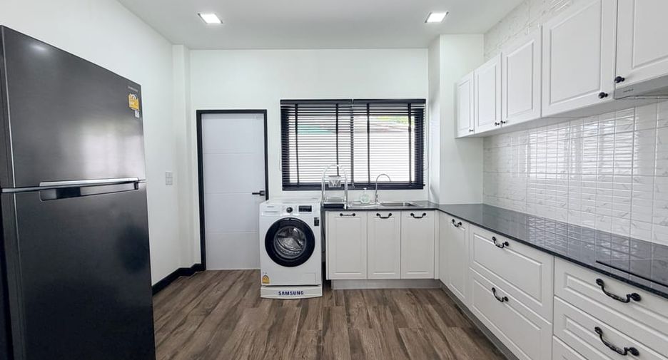À louer 3 chambres villa à Bang Lamung, Chonburi