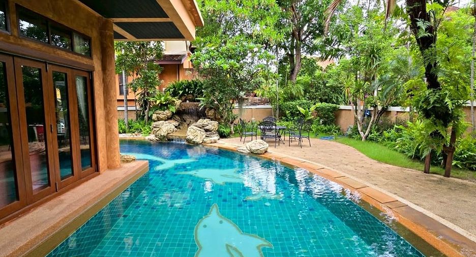 For rent and for sale 4 bedrooms villa in Jomtien, Pattaya
