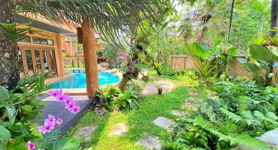 For rent and for sale 4 bedrooms villa in Jomtien, Pattaya