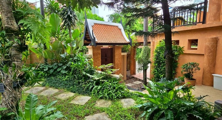 For rent and for sale 4 bedrooms villa in Jomtien, Pattaya