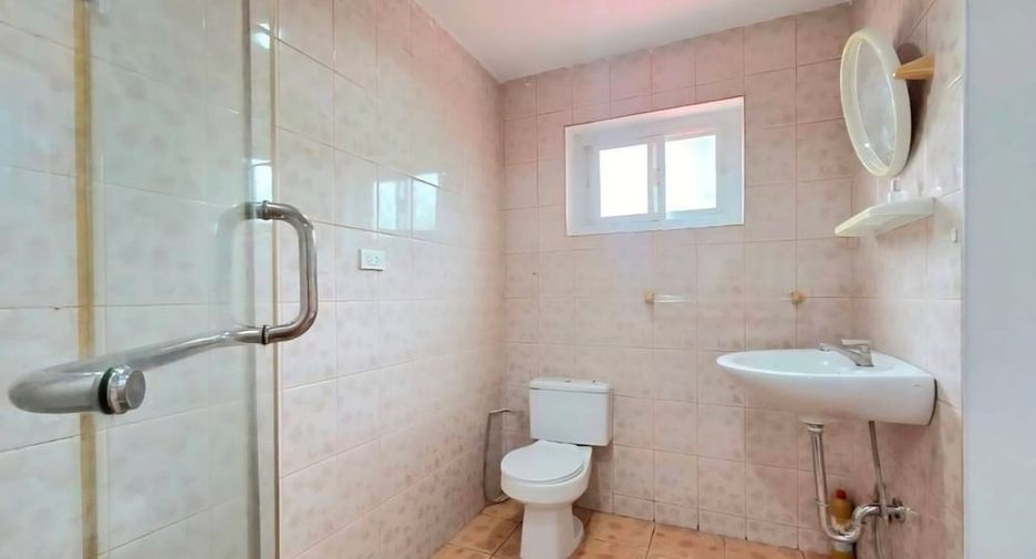 For rent 4 bedrooms house in Bang Lamung, Chonburi