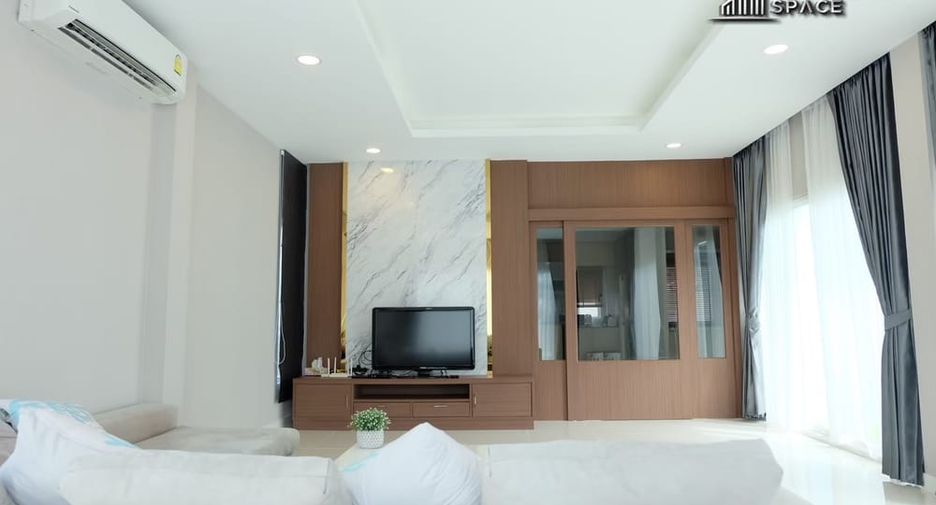 For rent 3 bedrooms villa in Bang Lamung, Chonburi