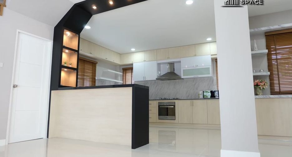 For rent 3 bedrooms villa in Bang Lamung, Chonburi
