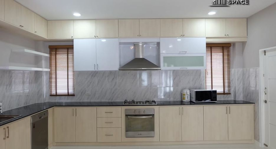 For rent 3 bedrooms villa in Bang Lamung, Chonburi