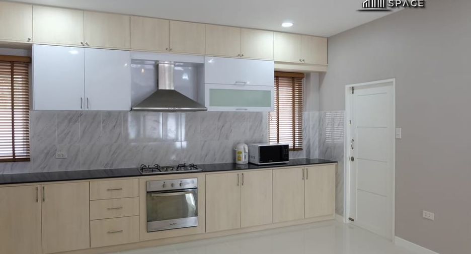 For rent 3 bedrooms villa in Bang Lamung, Chonburi