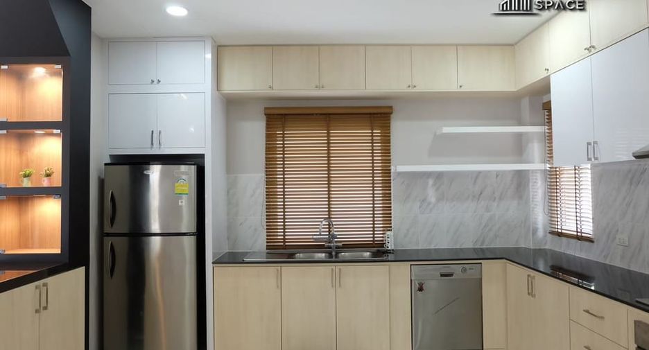 For rent 3 bedrooms villa in Bang Lamung, Chonburi