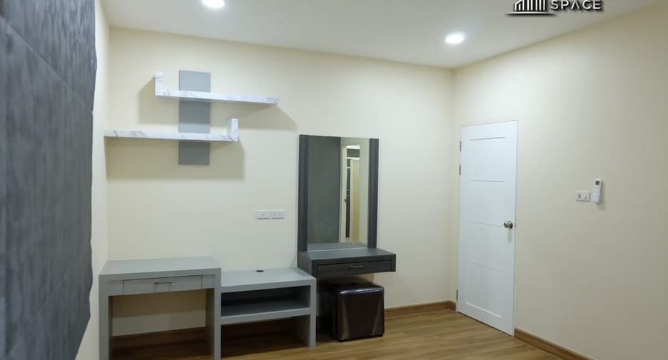 For rent 3 bedrooms villa in Bang Lamung, Chonburi