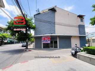 Local comercial en alquiler y en venta de 4 habitaciones en Dusit, Bangkok