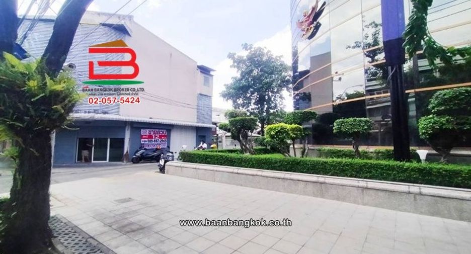Local comercial en alquiler y en venta de 4 habitaciones en Dusit, Bangkok