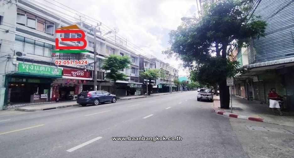 Local comercial en alquiler y en venta de 4 habitaciones en Dusit, Bangkok