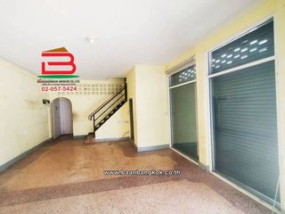 Local comercial en alquiler y en venta de 4 habitaciones en Dusit, Bangkok