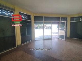 Local comercial en alquiler y en venta de 4 habitaciones en Dusit, Bangkok