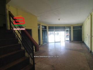 Local comercial en alquiler y en venta de 4 habitaciones en Dusit, Bangkok