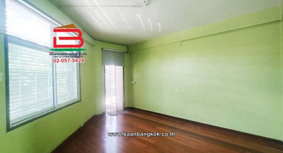 Local comercial en alquiler y en venta de 4 habitaciones en Dusit, Bangkok