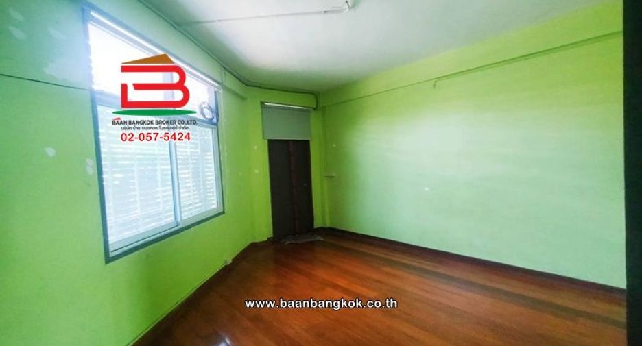 Local comercial en alquiler y en venta de 4 habitaciones en Dusit, Bangkok