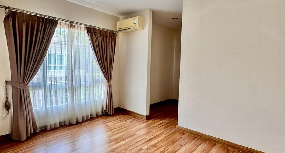 For rent 3 bedrooms house in Si Racha, Chonburi