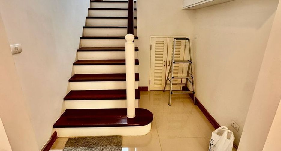 For rent 3 bedrooms house in Si Racha, Chonburi