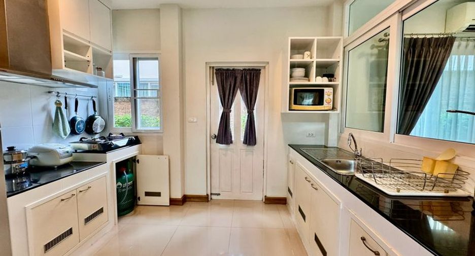 For rent 3 bedrooms house in Si Racha, Chonburi
