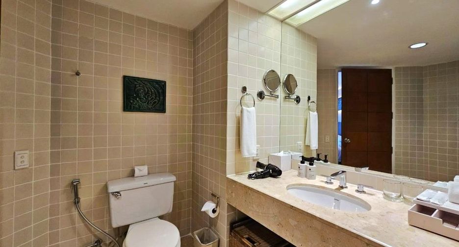 À louer 3 chambres appartement avec services à Sathon, Bangkok