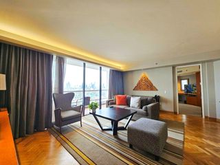 À louer 3 chambres appartement avec services à Sathon, Bangkok