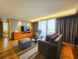 À louer 3 chambres appartement avec services à Sathon, Bangkok