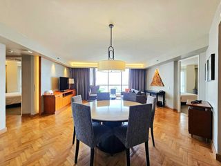 À louer 3 chambres appartement avec services à Sathon, Bangkok