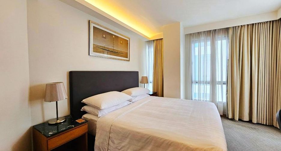 À louer 3 chambres appartement avec services à Sathon, Bangkok