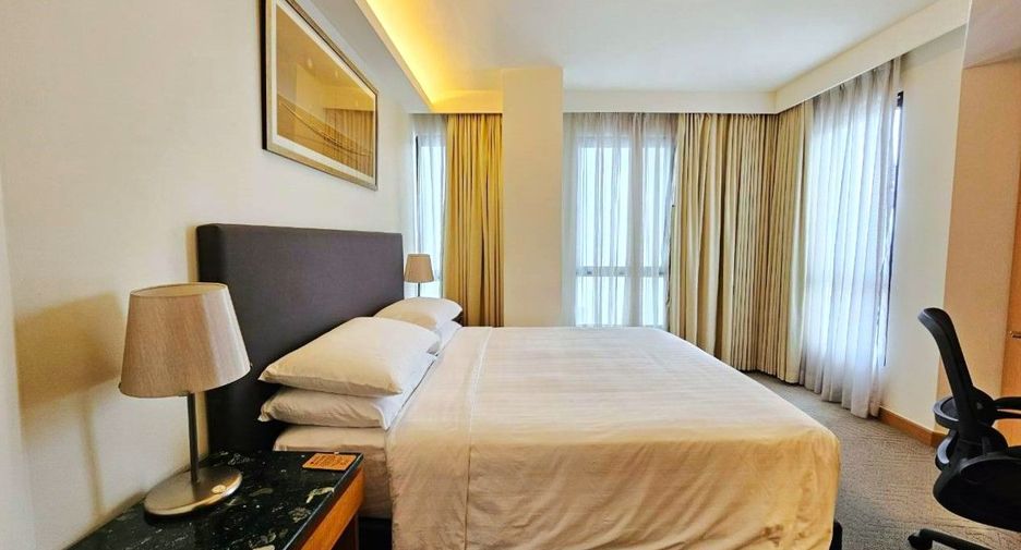 À louer 3 chambres appartement avec services à Sathon, Bangkok