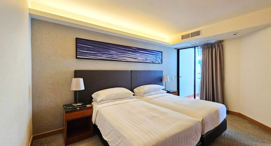 À louer 3 chambres appartement avec services à Sathon, Bangkok