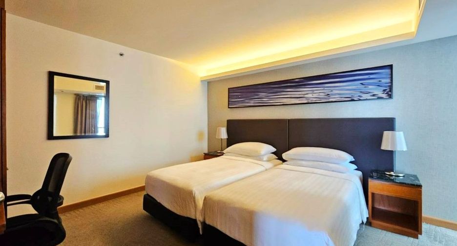 À louer 3 chambres appartement avec services à Sathon, Bangkok