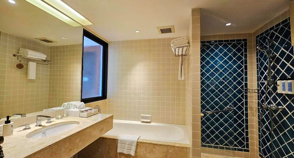 À louer 3 chambres appartement avec services à Sathon, Bangkok