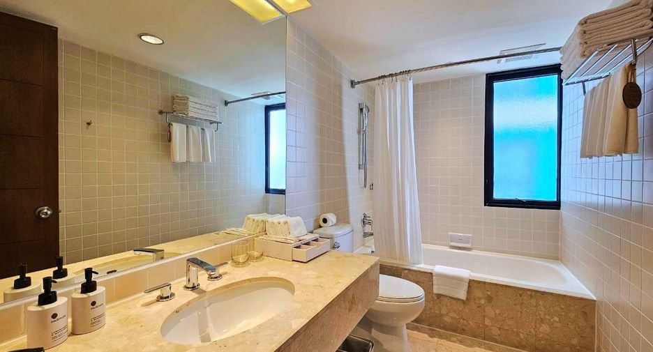 À louer 3 chambres appartement avec services à Sathon, Bangkok