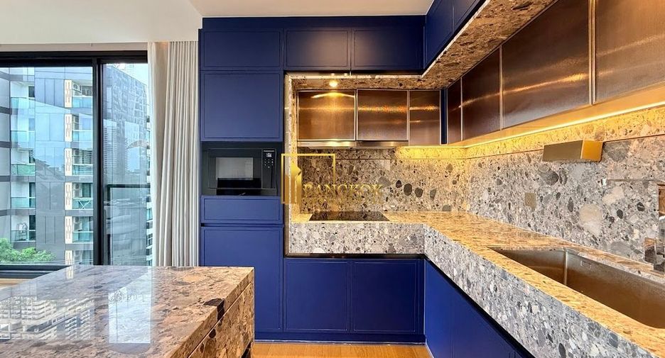 For rent 3 bedrooms condo in Khlong Toei, Bangkok
