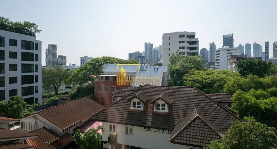 For rent 3 bedrooms condo in Khlong Toei, Bangkok