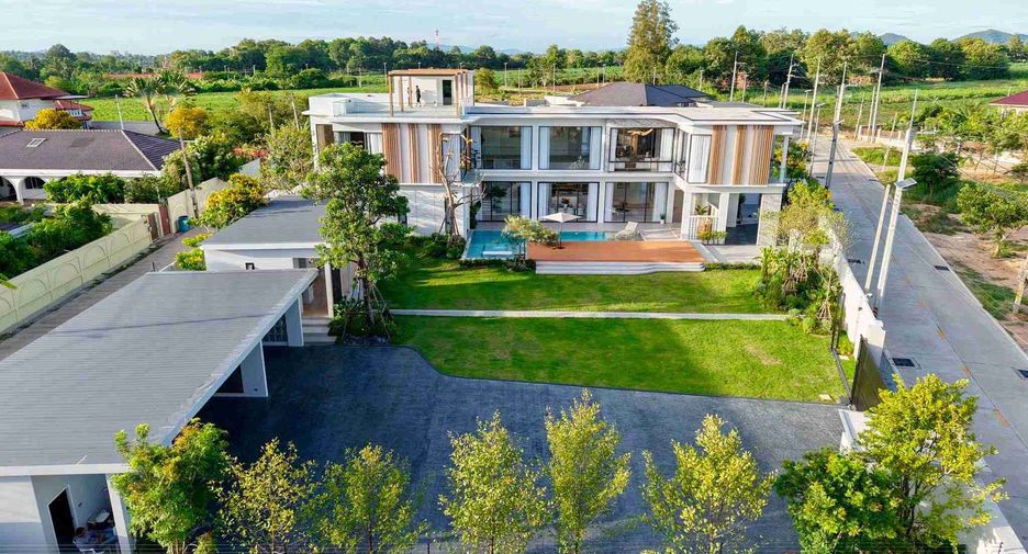 For sale 5 bedrooms house in Bang Lamung, Chonburi