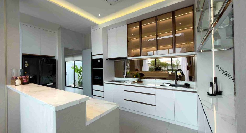 For sale 5 bedrooms house in Bang Lamung, Chonburi