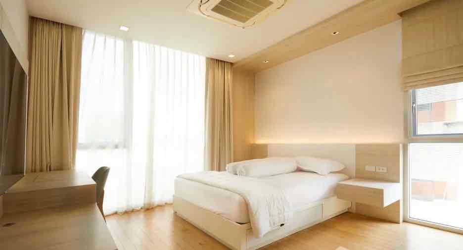 À louer 3 chambres maison à Huai Khwang, Bangkok