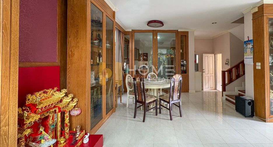 À vendre 3 chambres maison à Lat Phrao, Bangkok