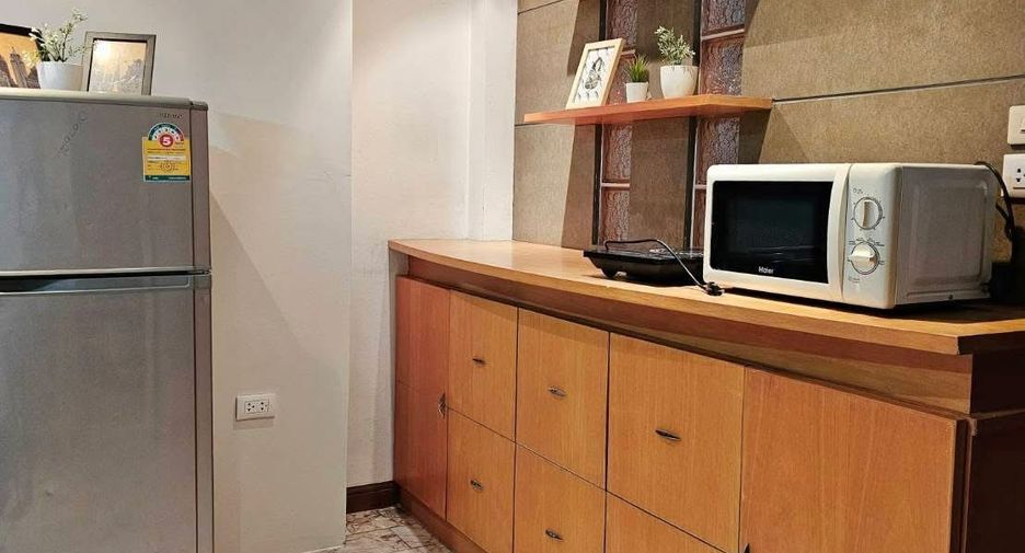 Wohnung zur Miete mit 1 Zimmer in Wang Thonglang, Bangkok