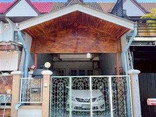 Casa adosada en venta de 3 habitaciones en Thawi Watthana, Bangkok