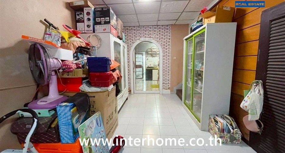 Casa adosada en venta de 3 habitaciones en Thawi Watthana, Bangkok