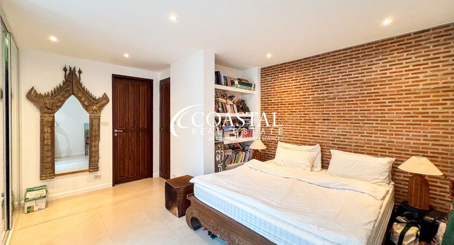 For sale 4 bedrooms house in Huay Yai, Pattaya