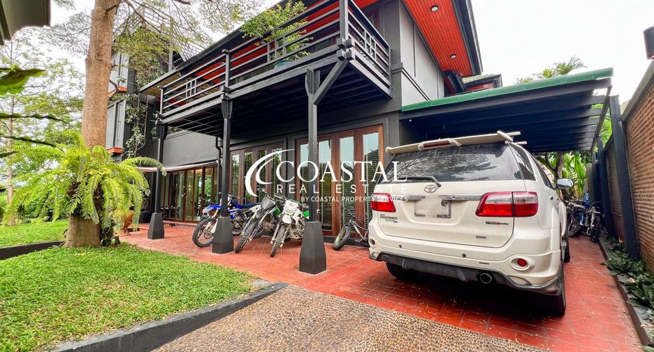 For sale 4 bedrooms house in Huay Yai, Pattaya