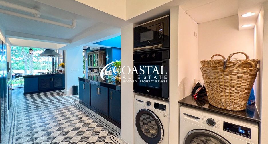 For sale 4 bedrooms house in Huay Yai, Pattaya